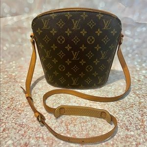 SOLD💖Louis Vuitton Drouot Crossbody💖 💯Authentic! Very good condition!!